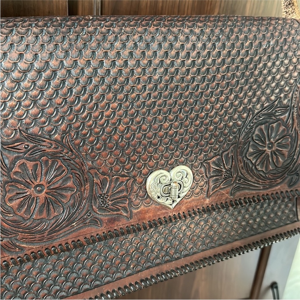 🤎Vintage~Handmade Leather Bag with Heart Clasp Closure - Picture 9 of 14